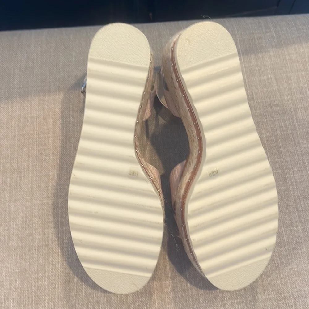 Vince Camuto Brand New Size 6 1/2 Wedges Light Pink /Rose - Picture 3 of 3